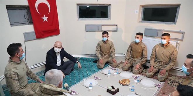 Bakan Soylu'dan Yılmaz Özdil'e: İt ürür kervan yürür