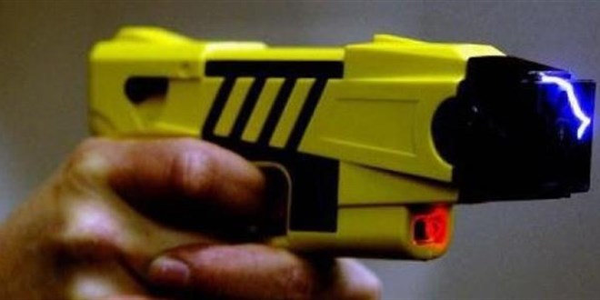 Öfkeli damat Kayınvalidesini elektroşok silahıyla bayılttı