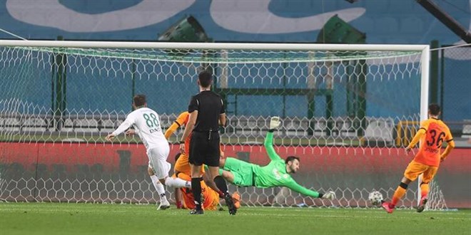 Maçta 7 gol var! GS, deplasmandan puansız dönüyor