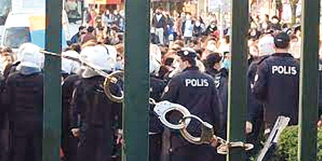 Üniversiteye kelepçeye, üst düzey emniyet mensupları da kızdı