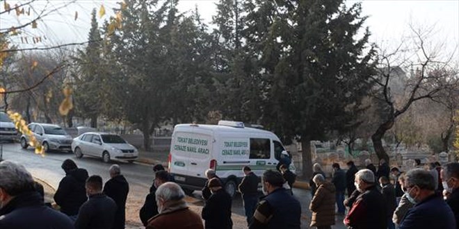 Anne koronavirüse yenik düştü, karnındaki bebeği kurtarıldı