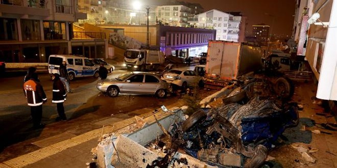 Ankara'da freni boşalan tır, 11 aracı hurdaya çevirdi