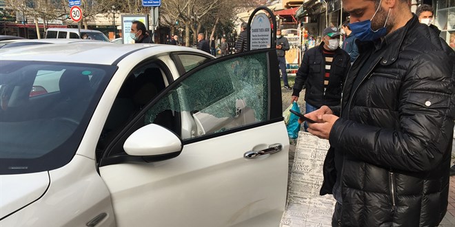 Park halindeki otomobilinde silahlı saldırıya uğradı, o anlar kamerada