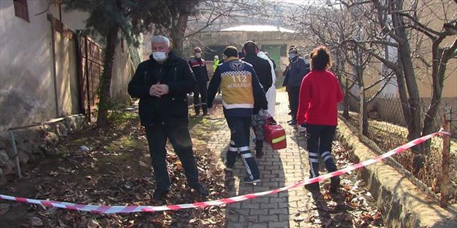 80 yaşındaki koca, çocuğunun önünde eşini vurup intihar etti