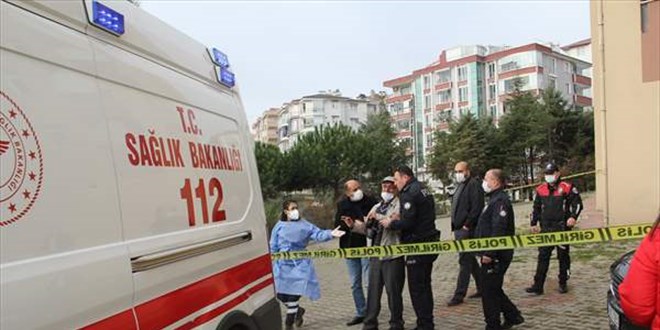 Evinin balkonundan düşen emekli öğretmen hayatını kaybetti