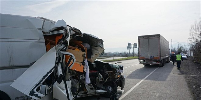Milli motosikletçi Öncü kardeşler Sakarya'da kaza geçirdi