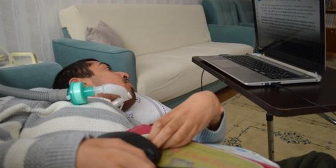 Yüzde 97 engelli Muhammet, tek parmağıyla 3 yılda film senaryosu yazdı