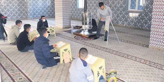 İmamdan öğrencilere matematik dersi