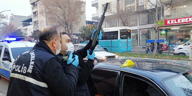 Araç kullanırken pompalı tüfekle kendini vurdu