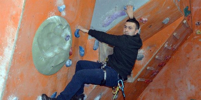 �mam, cami minaresini boyayabilmek i�in da�c�l�k e�itimi ald�