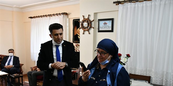 Bakan Soylu, �ehit ��retmen Ayb�ke'nin ailesiyle g�r��t�