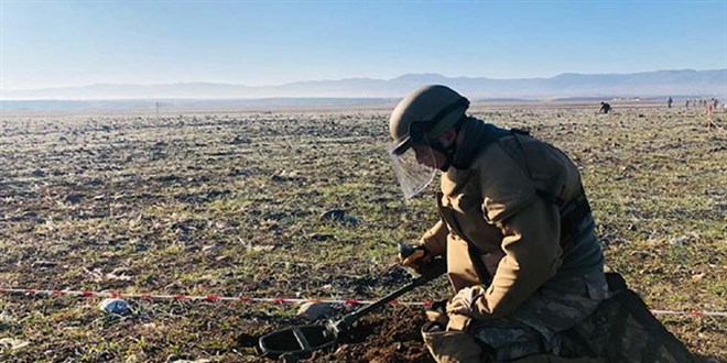 Mehmetçik, Karabağ'da mayın temizliyor