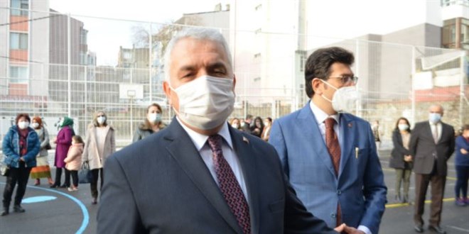 Bayrak törenine katılan Vali: Bu yalnızlık bizi hüzünlendiriyor