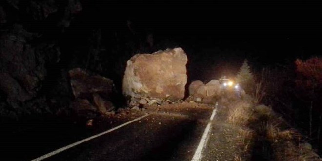 Artvin-Ardahan karayolu heyelan nedeniyle ulaşıma kapandı
