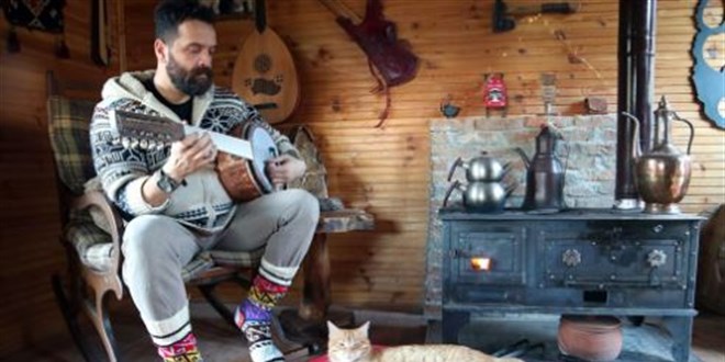 Doğa tutkunu öğretmen 'evde kalarak' örnek oluyor