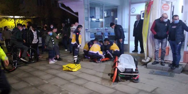 Polisten kaçan ehliyetsiz sürücü, yayalara çarptı 4 yaralı
