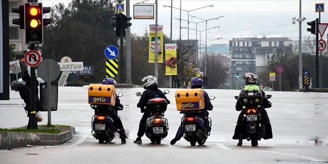 Motosikletli kuryeler salgın sürecinde yoğun mesaide