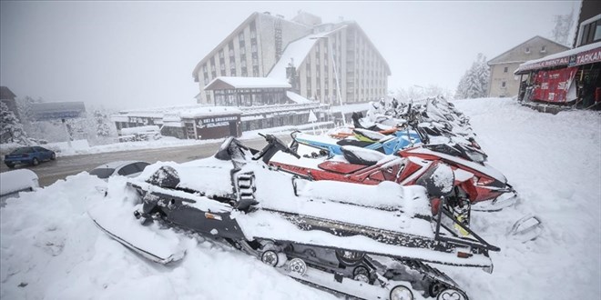 Kayak merkezlerinde hasretle beklenen kar yağışı başladı