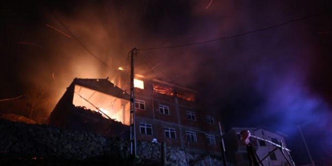 Bakan Soylu, evleri yanan vatandalarla telefonda grt: