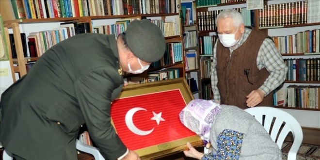 Mehmet�iklere �orap �ren Zeliha nineye te�ekk�r ziyareti