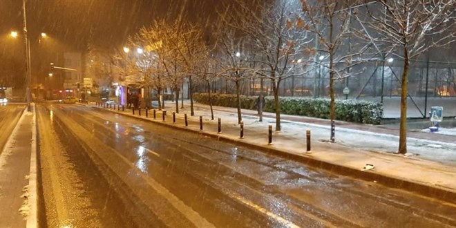 İstanbul'da lapa lapa kar yağışı