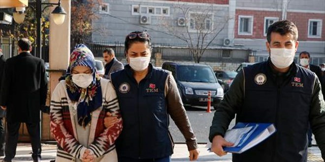 Gizli bölmede yakalanan FETÖ firarisi kadın tutuklandı