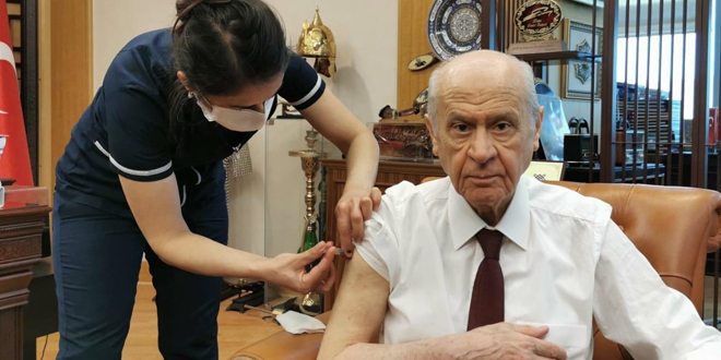MHP Genel Başkanı Bahçeli, Kovid-19 aşısı yaptırdı
