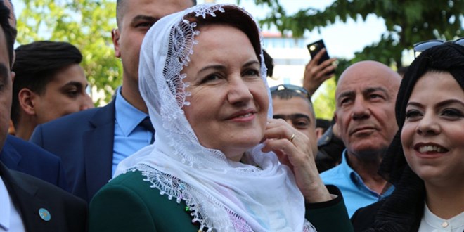 Akşener, 'hacı' olduğu için aşı fotoğraflarını paylaşmadı