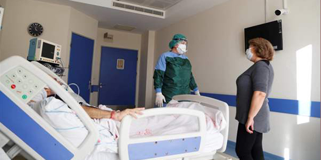 Hastanelerde grevli psikologlar Kovid-19 hastalarna moral veriyor