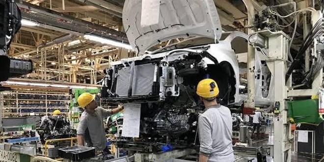 Otomotiv'de üretim azaldı, satışlar arttı