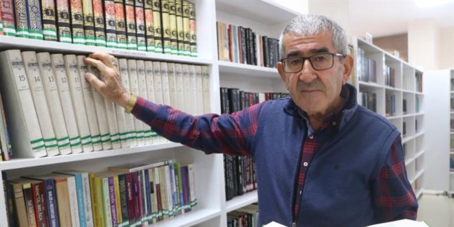 Kütüphaneden emekli oldu, kitaplardan ayrı kalamadı