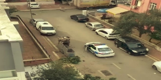 Trafik polisleri, kumanyalarn kat toplaycsna verdi