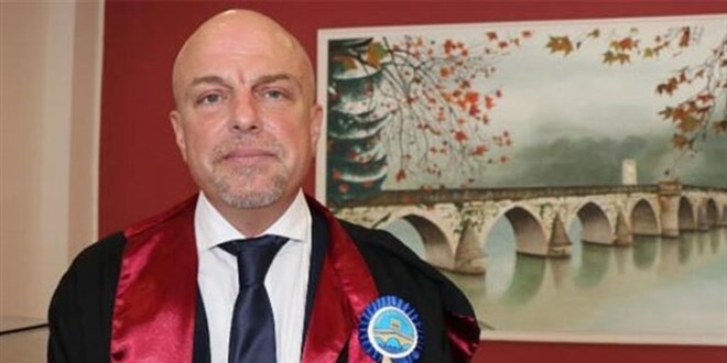 Muayene geliriyle öğrenci okutan Profesör hayatını kaybetti
