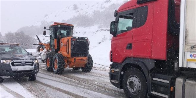 Tunceli-Erzincan kara yolu araç geçişine kapatıldı