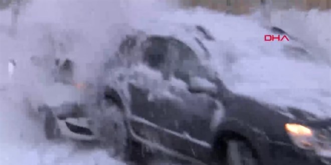 Kar yağışı ile İstanbul'da yollar buz pistine döndü
