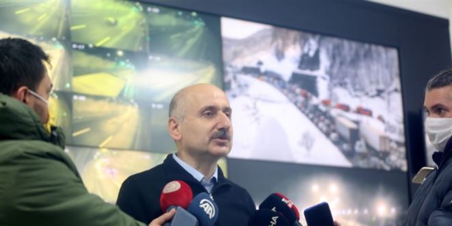 Bakan Karaismailoğlu: Yollarımız anlık olarak izleniyor