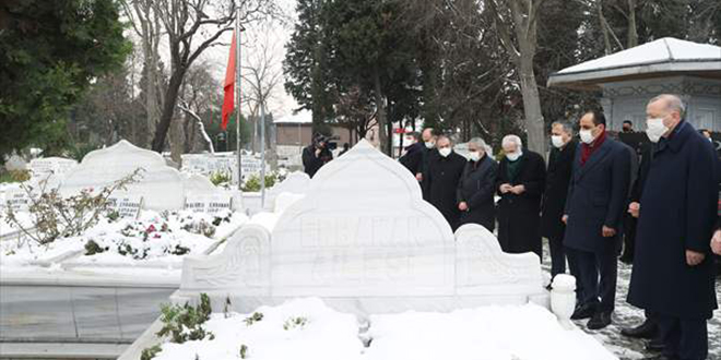 Cumhurbaşkanı Erdoğan, Erbakan'ın kabrini ziyaret etti