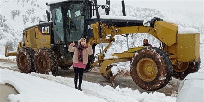 Köy okulunda mahsur kalan öğretmen kurtarıldı