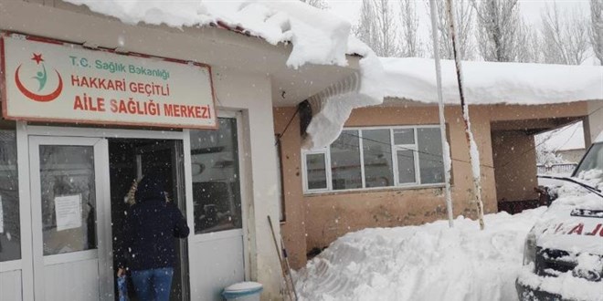 Üniversite öğrencileri sağlık ocağında eğitime katılıyor