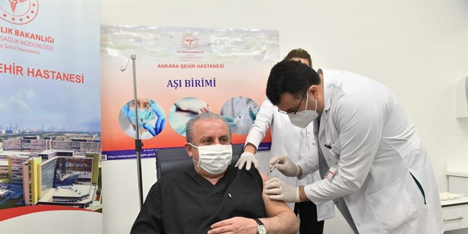 TBMM Başkanı Mustafa Şentop Kovid-19 aşısı yaptırdı