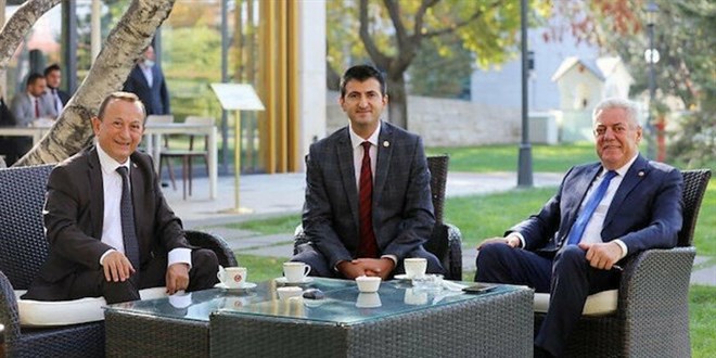 CHP'li vekillerden parti ynetimine HDP tepkisi