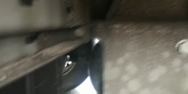 Türk polisinin dikkati, tırların altına gizlenen göçmenleri donmaktan kurtardı