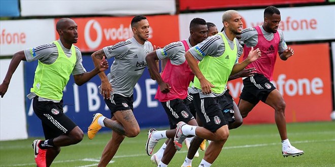 Beşiktaş'ta bir futbolcunun koronavirüs testi pozitif çıktı