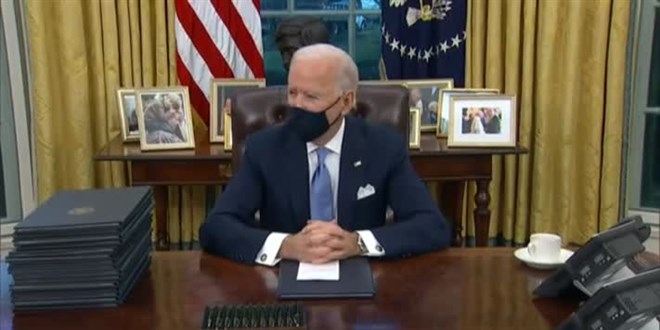 Biden'dan, Trump yönetiminin kararlarını tersine çeviren 17 kararname