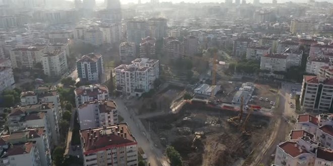 zmir'de depremin ardndan acil yklan 71 binada inaat almalar balad