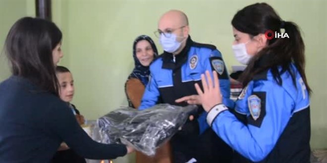 Polisler denetim sırasında doğum günü olduğunu öğrendi, sürpriz yaptı