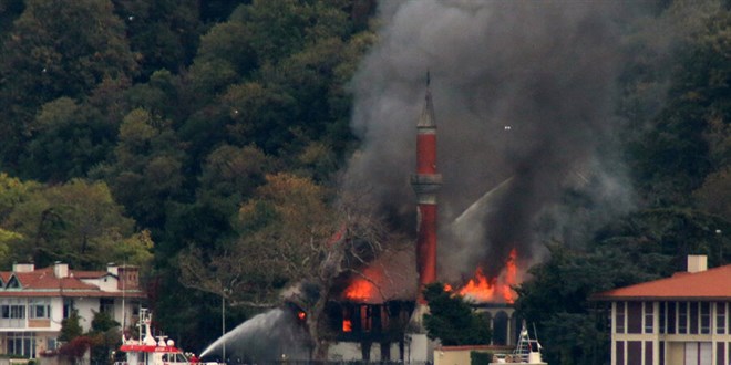 Tarihi Vaniköy Camisi'ndeki yangına ilişkin soruşturmada takipsizlik kararı verildi
