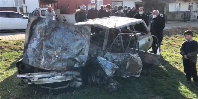 Sıkıştığı otomobilde yanarak can verdi