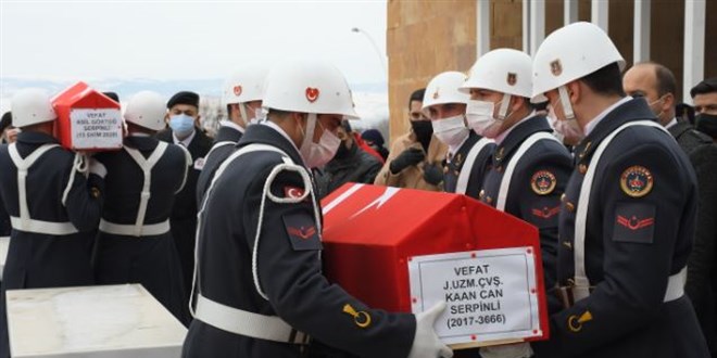 Hayatını kaybeden uzman çavuş ve oğlu toprağa verildi