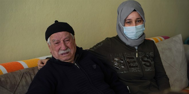 Yaşlı adamı dolandırıp; 180 bin liralık altınlarını alıp kaçtılar
